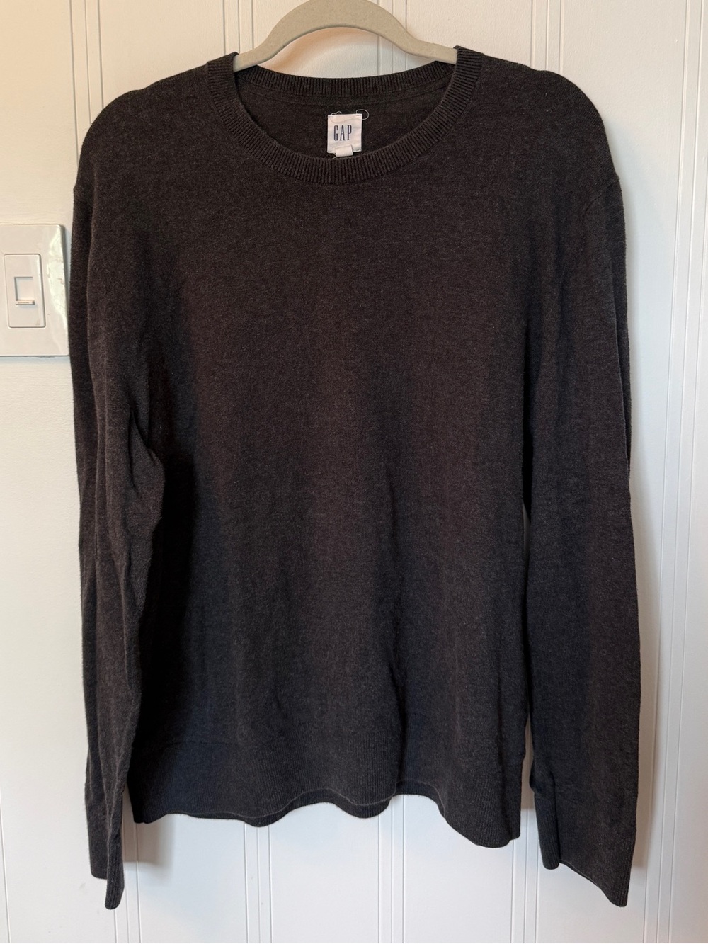 Men’s GAP lightweight grey sweater